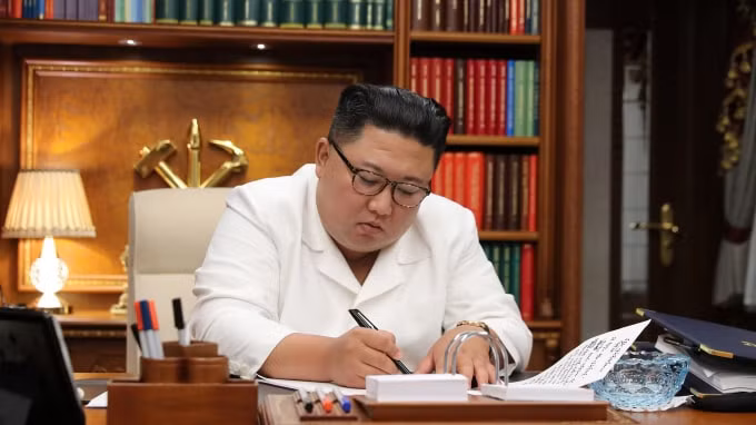 Nhà lãnh đạo Triều Tiên Kim Jong Un không giao thiệp nhiều với Thủ tướng Nhật Bản Shinzo Abe, một phần vì Bình Nhưỡng cho rằng Nhật Bản quá mức thân cận với Mỹ. Ảnh: KCNA / Reuters
