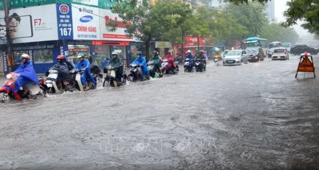Khu vực miền Bắc và miền Nam đón mưa trong tuần tới. Ảnh: TTXVN.