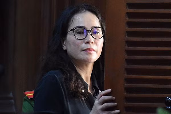Nữ Chủ tịch Công ty Hoa Tháng Năm 