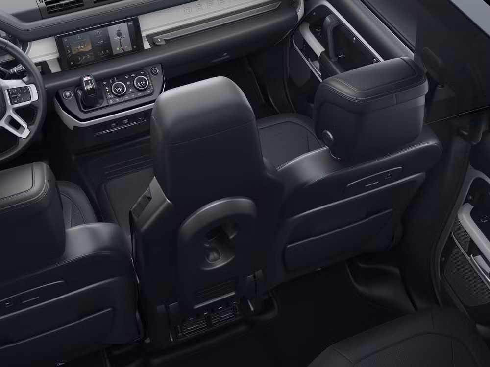 Nội thất của Land Rover Defender mới. Ảnh: TL