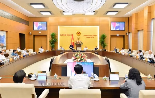 Phiên họp thứ 48 của Uỷ ban Thường vụ Quốc hội. Ảnh: quochoi.vn
