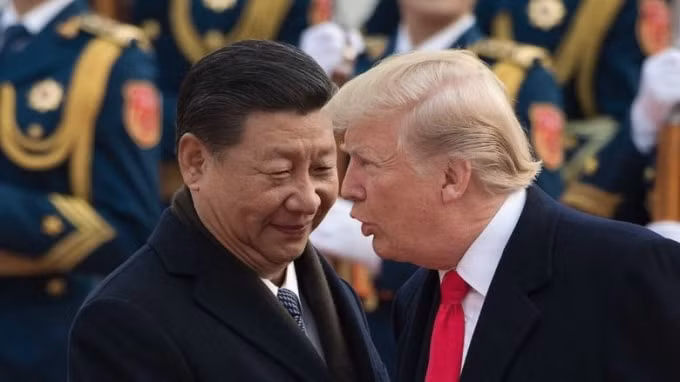 Chủ tịch Trung Quốc Tập Cận Bình (trái) và Tổng thống Mỹ Donald Trump đang có nhiều vấn đề chia rẽ - Ảnh: YouTube