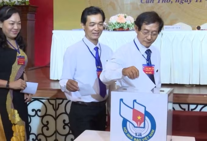 Đại hội tiến hành bỏ phiếu bầu Ban chấp hành Hội Nhà báo TP.Cần Thơ cho nhiệm kỳ 2020 - 2025