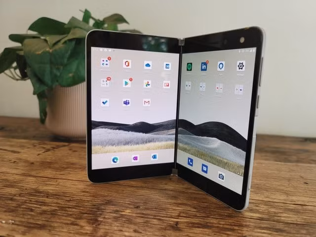 Microsoft Surface Duo. Ảnh: TechCrunch