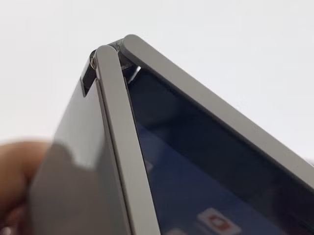 Microsoft Surface Duo. Ảnh: TechCrunch