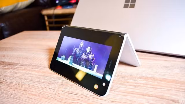 Microsoft Surface Duo. Ảnh: TechCrunch
