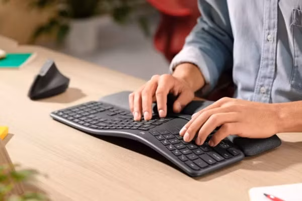 Logitech trình làng bàn phím công thái học ERGO K860