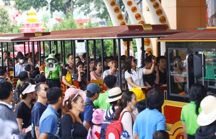 Khu du lịch văn hóa Suối Tiên công bố hàng loạt hoạt động văn hóa - ẩm thực cùng nhiều chương trình ưu đãi dành cho du khách.