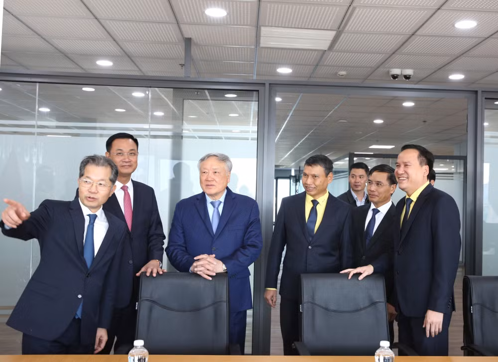 Phó Thủ tướng Thường trực Nguyễn Hòa Bình dự khai trương Trung tâm Tài chính Quốc tế Việt Nam tại Đà Nẵng- Ảnh 5.