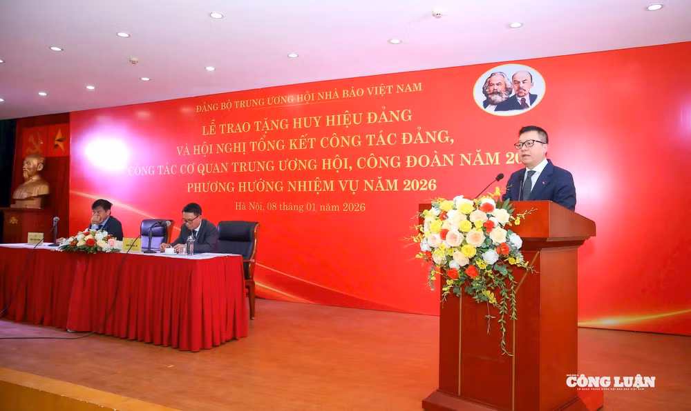 Ông Lê Quốc Minh, Ủy viên Trung ương Đảng, Tổng Biên tập Báo Nhân Dân, Chủ tịch Hội Nhà báo Việt Nam, phát biểu tại Hội nghị. Ảnh: