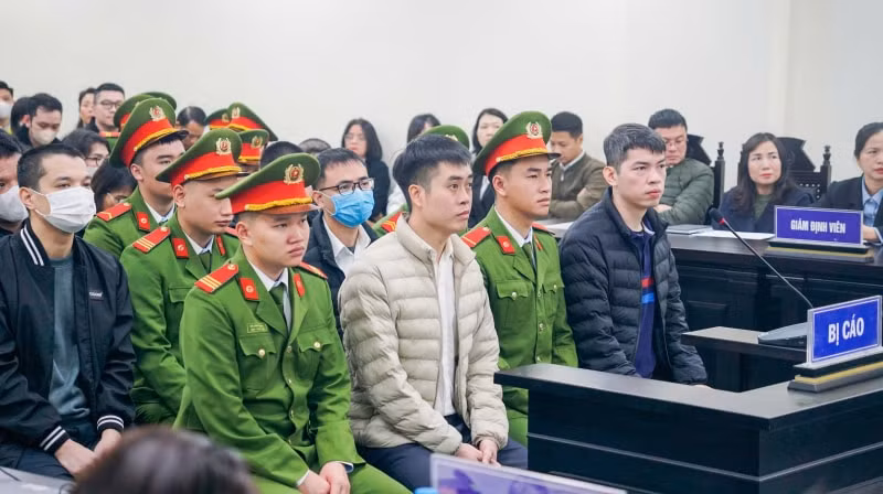Các bị cáo Z Holding tại phiên tòa sơ thẩm sáng 5/1 tại TAND TP Hà Nội