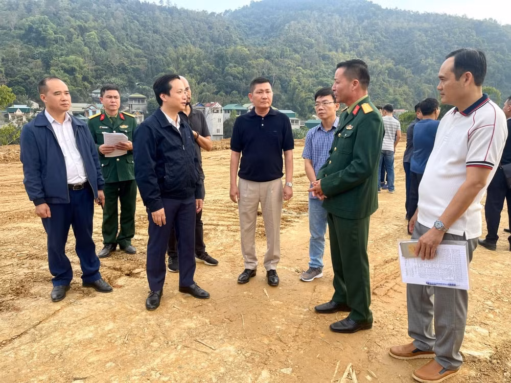 Chủ tịch UBND tỉnh Lê Hải Hòa kiểm tra tiến độ triển khai Dự án xây dựng mới Trung tâm Y tế Bảo Lạc.