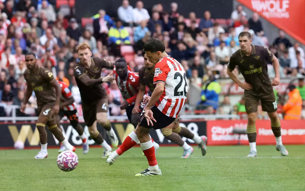 Highlights: Sunderland 2-1 Brentford - Sunderland AFC