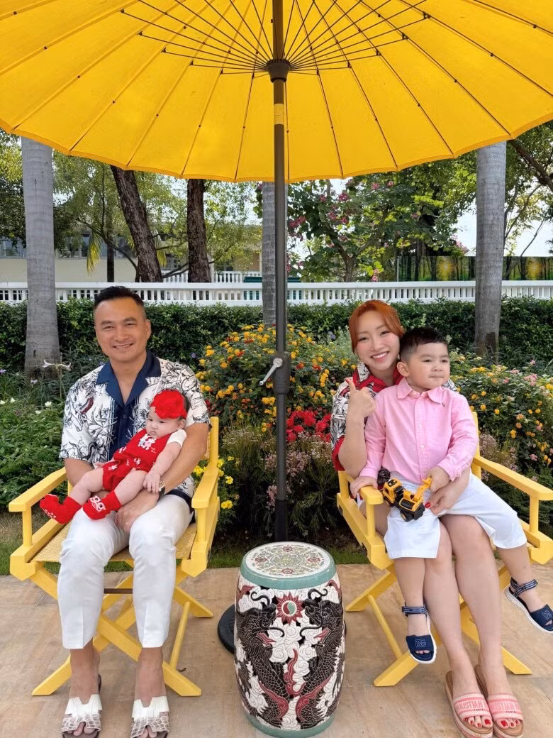 Chi Bảo và bà xã Lý Thùy Chang có 2 con đủ nếp, đủ tẻ.