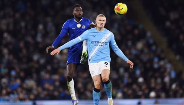 Benoit Badiashile chơi ổn định trong vai trò trung vệ, giúp Chelsea đứng vững trước sức ép.