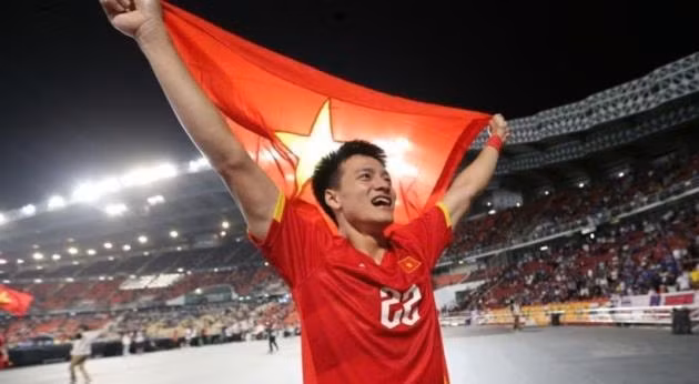 Nguyễn Thanh Nhàn vẫn cùng U23 Việt Nam sang Saudi Arabia dù đang chấn thương