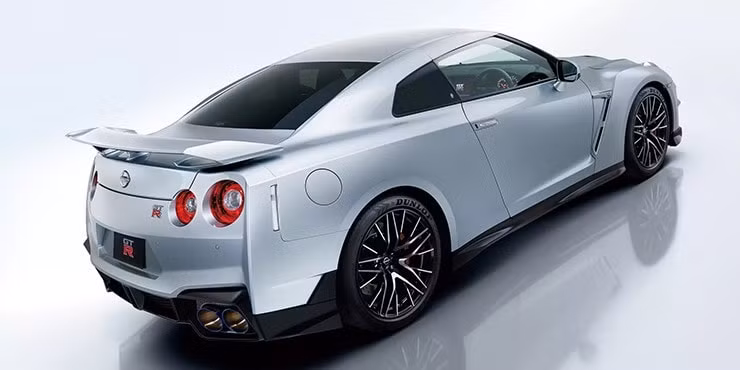 ngam phien ban nang cap cua nissan gt r hinh 3