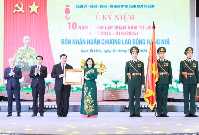 quan nam tu liem ky niem 10 nam thanh lap va don nhan huan chuong lao dong hang nhi hinh 1