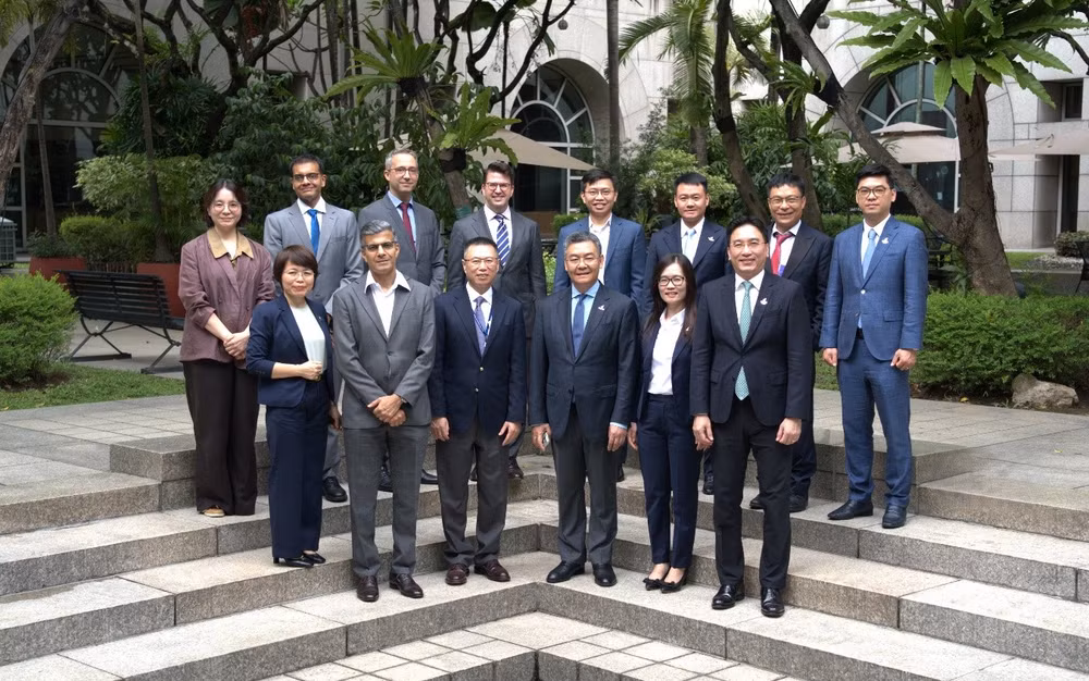 Lãnh đạo Petrovietnam và ADB tại buổi làm việc