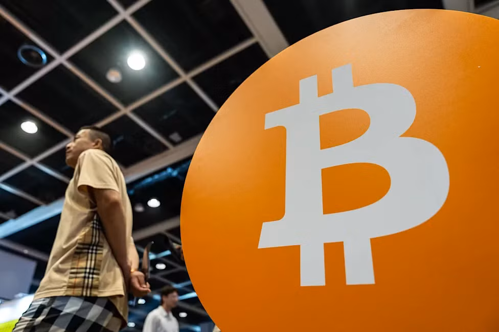 Biển hiệu Bitcoin tại sự kiện. Ảnh: AOL