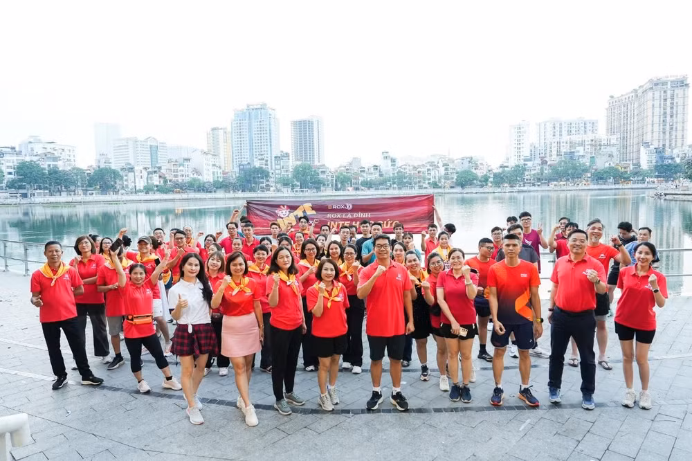 CBNV ROX cùng nhau tham gia hoạt động chạy sau giờ làm
