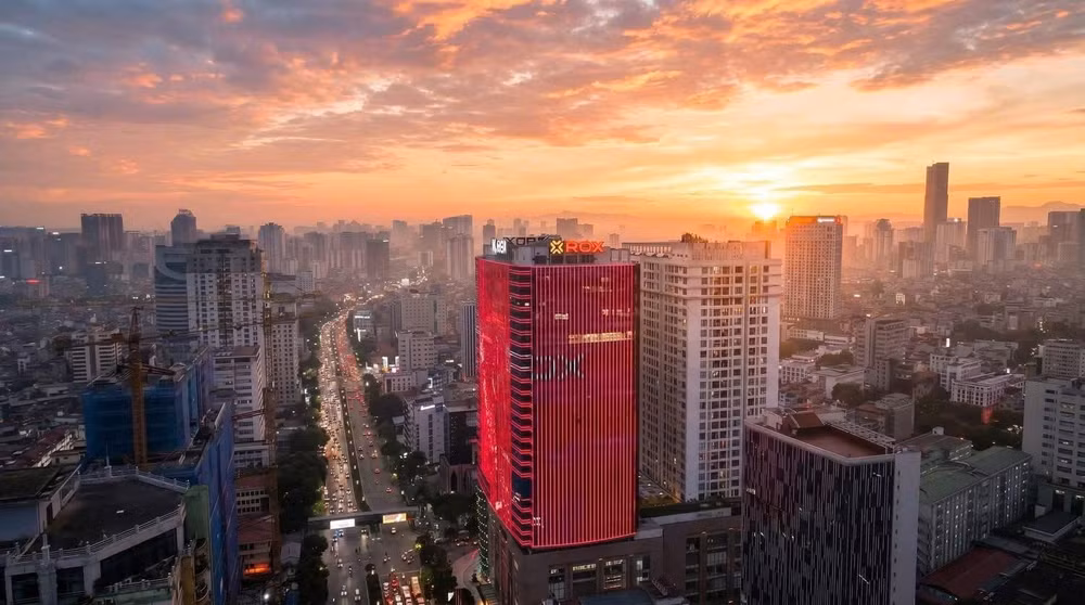 Khoảnh khắc đón bình minh trở thành biểu tượng cho tinh thần luôn hướng về phía trước
