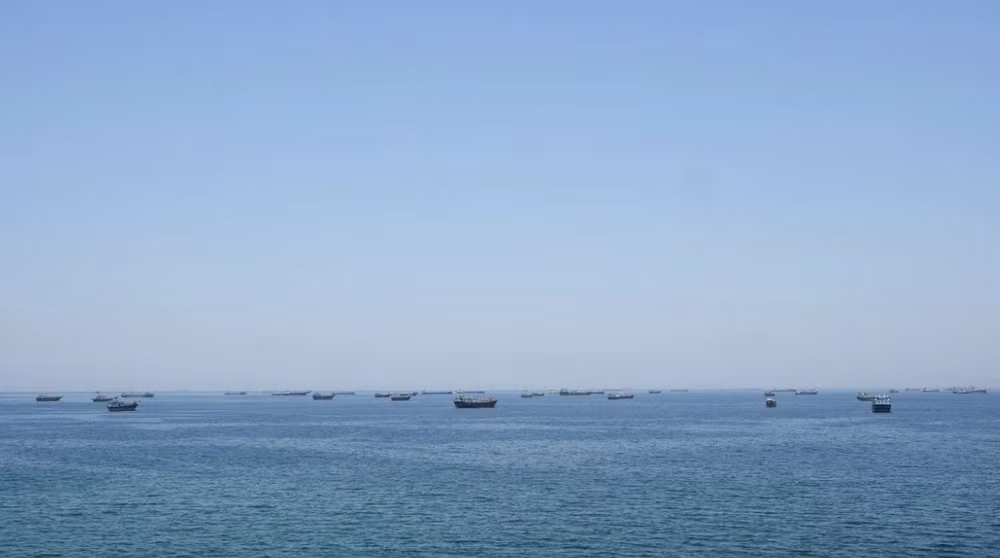 Hoạt động tàu tại eo biển Hormuz. Ảnh: Rediff