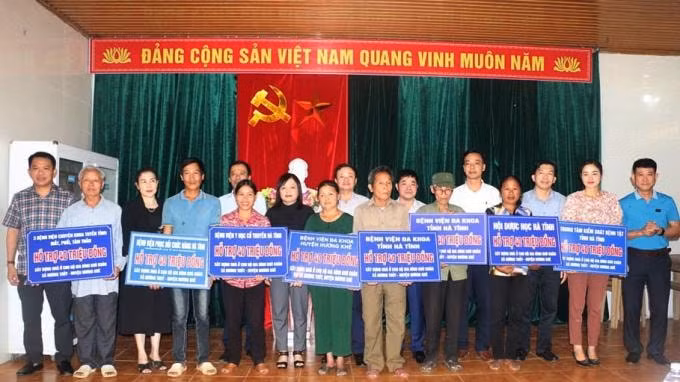Các đơn vị trong ngành hỗ trợ xây dựng 8 căn nhà cho các hộ gia đình khó khăn