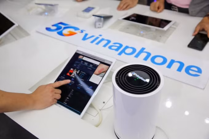 Khách hàng trải nghiệm kết nối qua cục phát wifi dùng sim VinaPhone 5G.