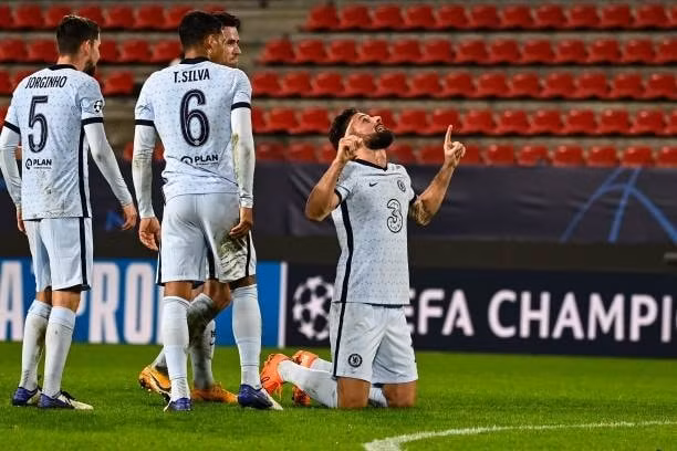 CLB Chelsea giành chiến thắng nghẹt thở nhờ pha lập công của Giroud. Ảnh: TL