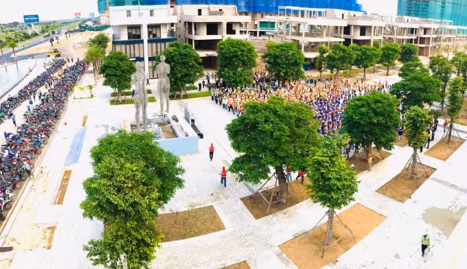 Công trường dự án The Arena nhộn nhịp nhân công mỗi ngày