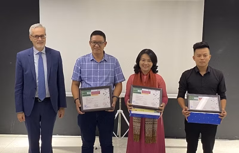 3 tác giả đoạt giải Nhất trong ''Cuộc thi Ảnh Việt Nam 2020''. Ảnh: Duy Khánh