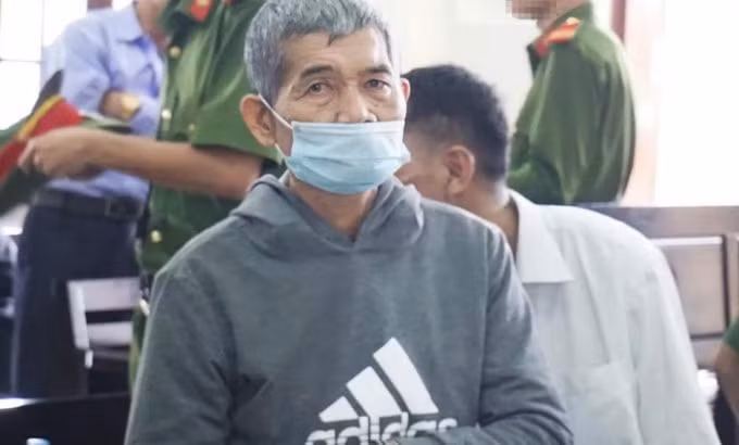 Đối tượng Nguyễn Phi Hùng tại phiên tòa.