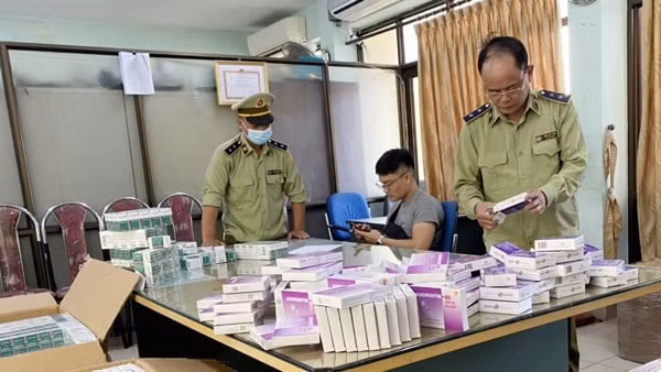 Hàng trăm nghìn hộp thuốc điều trị thận, huyết áp, kháng sinh không nguồn gốc mua qua facebook để cung cấp cho các hiệu thuốc