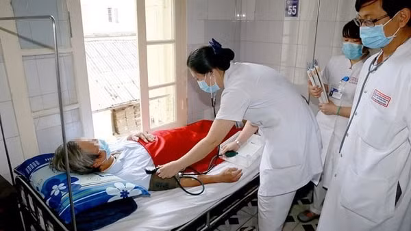 Một bệnh nhân mắc bệnh Whitmore đang được điều trị tại BV Trung ương Huế. Ảnh: PLO
