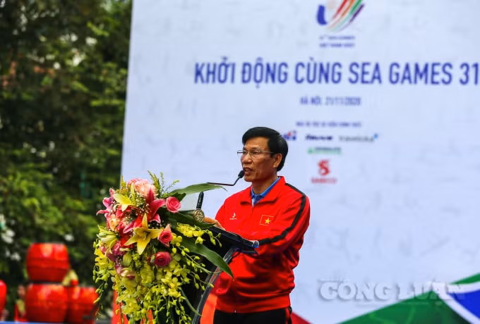Bộ trưởng Bộ Văn hóa, Thể thao và Du lịch Nguyễn Ngọc Thiện, Chủ tịch Ủy ban Olympic Việt Nam, Trưởng ban Chỉ đạo Sea Games 31 phát biểu khởi động chương trình.