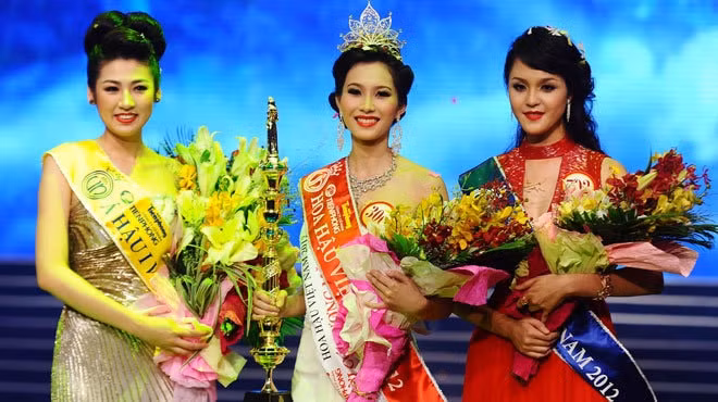 Dải băng năm 2012 của Đặng Thu Thảo.
