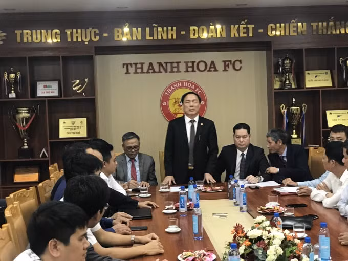 "Bầu" Đệ cho biết luôn ủng hộ "bầu" Đoan dù chia tay bóng đá Thanh Hóa. Ảnh: Quang Duy