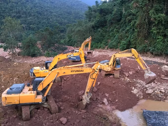 Lao động khẩn trương.