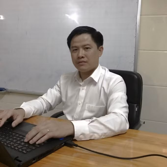 Thầy Nguyễn Duy Dũng - Tổ trưởng tổ Tin học, trường THPT Chuyên Hà Tĩnh, tấm gương học tập và làm theo lời Bác