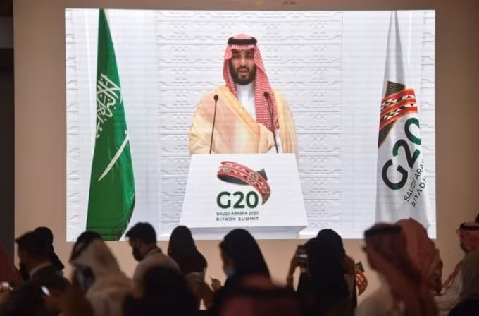 Thái tử Ả Rập Xê-út Mohammed bin Salman phát biểu từ xa, trong một cuộc họp báo tại hội nghị thượng đỉnh G20 ở Riyadh, vào ngày 22 tháng 11 năm 2020 - Ảnh: Fayez Nureldine / AFP