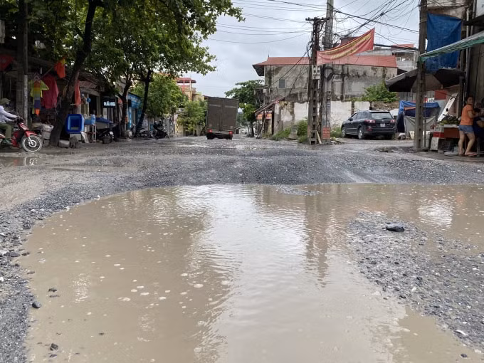 Con đường đau khổ khi chưa được thi công. Ảnh: Dương Lâm