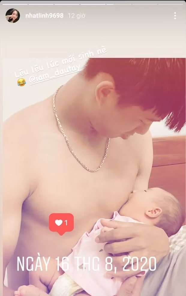 Phan Văn Đức hài hước bên cạnh gái cưng Dâu Tây. Ảnh: kenh14.vn