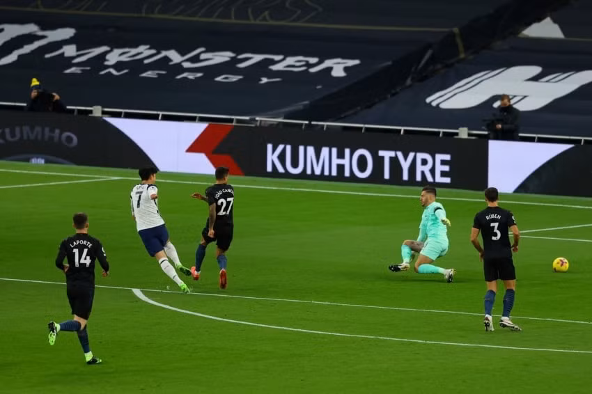 Ngoại binh người Hàn Quốc Son Heung-min có bàn thắng mở tỷ số cho Tottenham. Ảnh: thethao247.vn